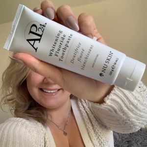 Whitening toothpaste